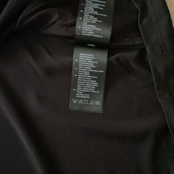 H&M sleeveless Top with gold buckle Sz L - Picture 7 of 7